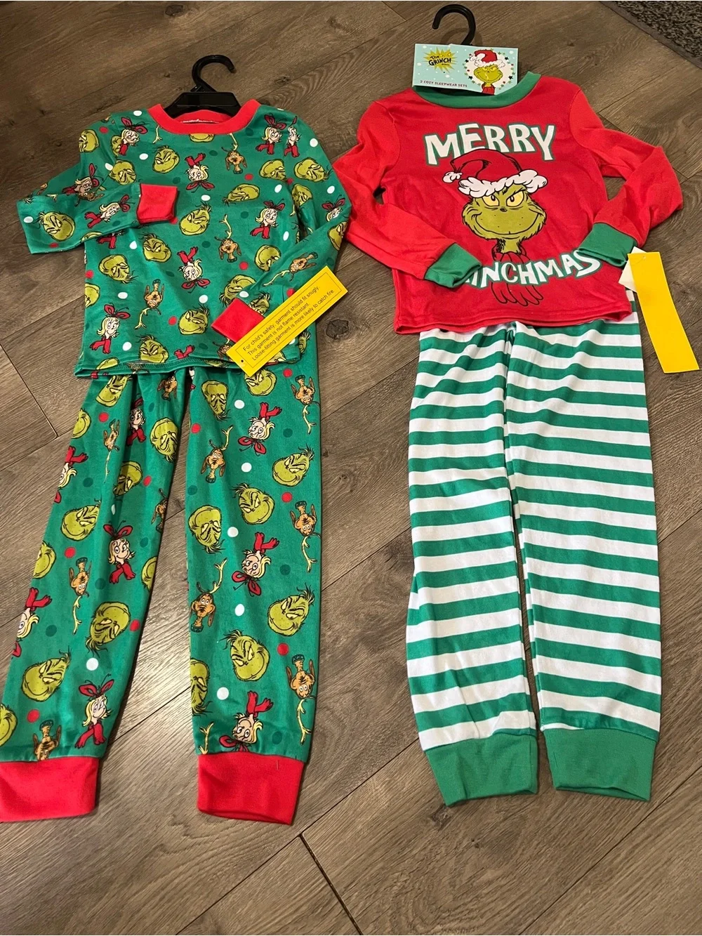 2 Pairs “ The Grinch” Pajama Sets Size 6 New